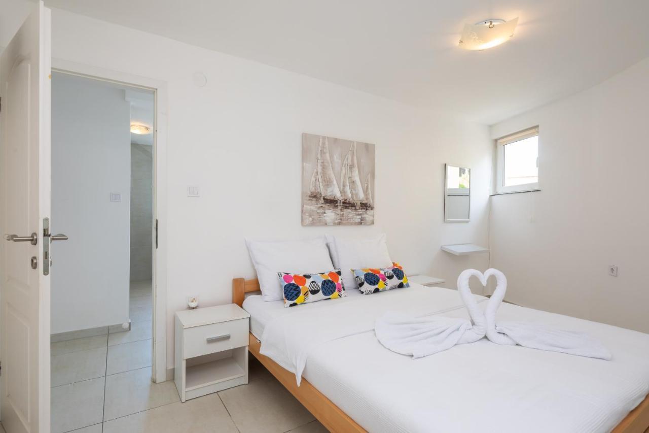 Estella Villa Apartments Рогозница Экстерьер фото